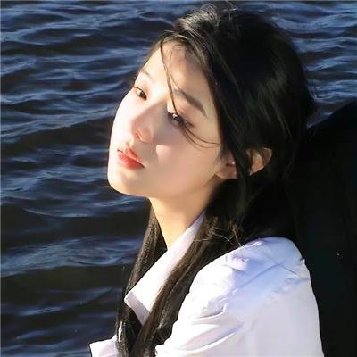 两个月亮封面